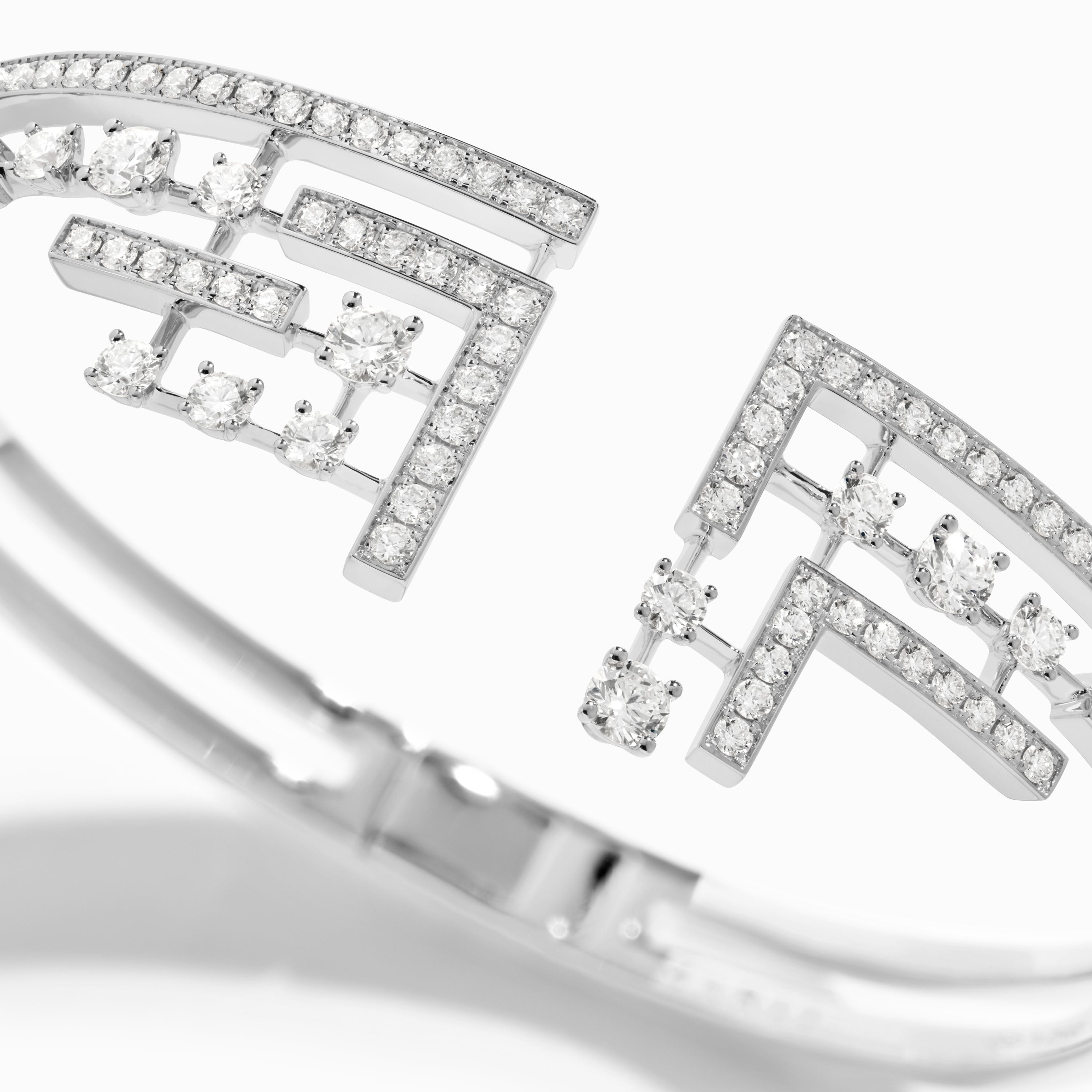 Avenues Crown Hinged Bracelet — фото 12