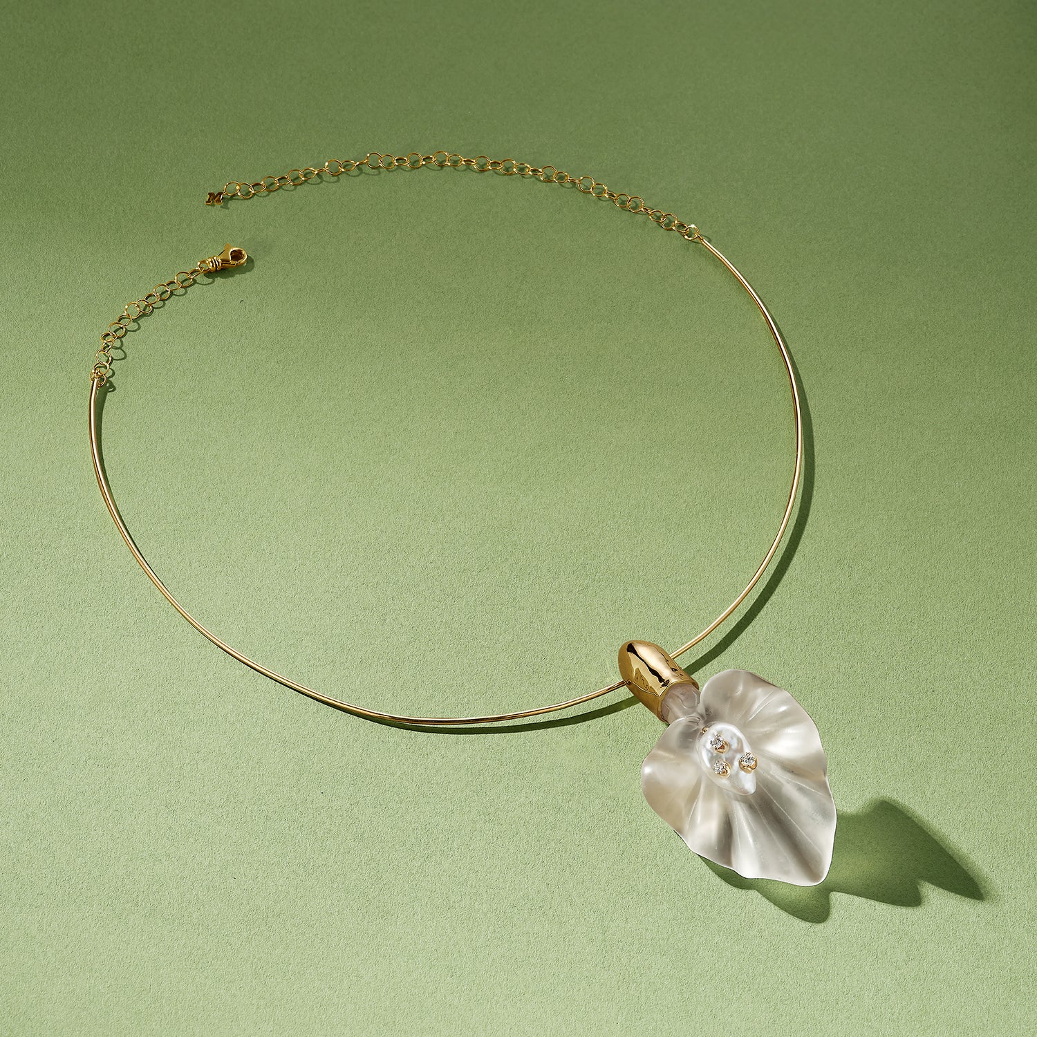 14kt Calla Lily Baroque Pearl and Diamond choker — фото 4