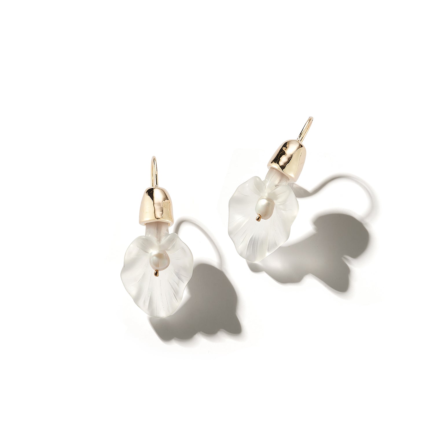14kt Calla Lily Baroque Pearl Drop Earrings — фото 3