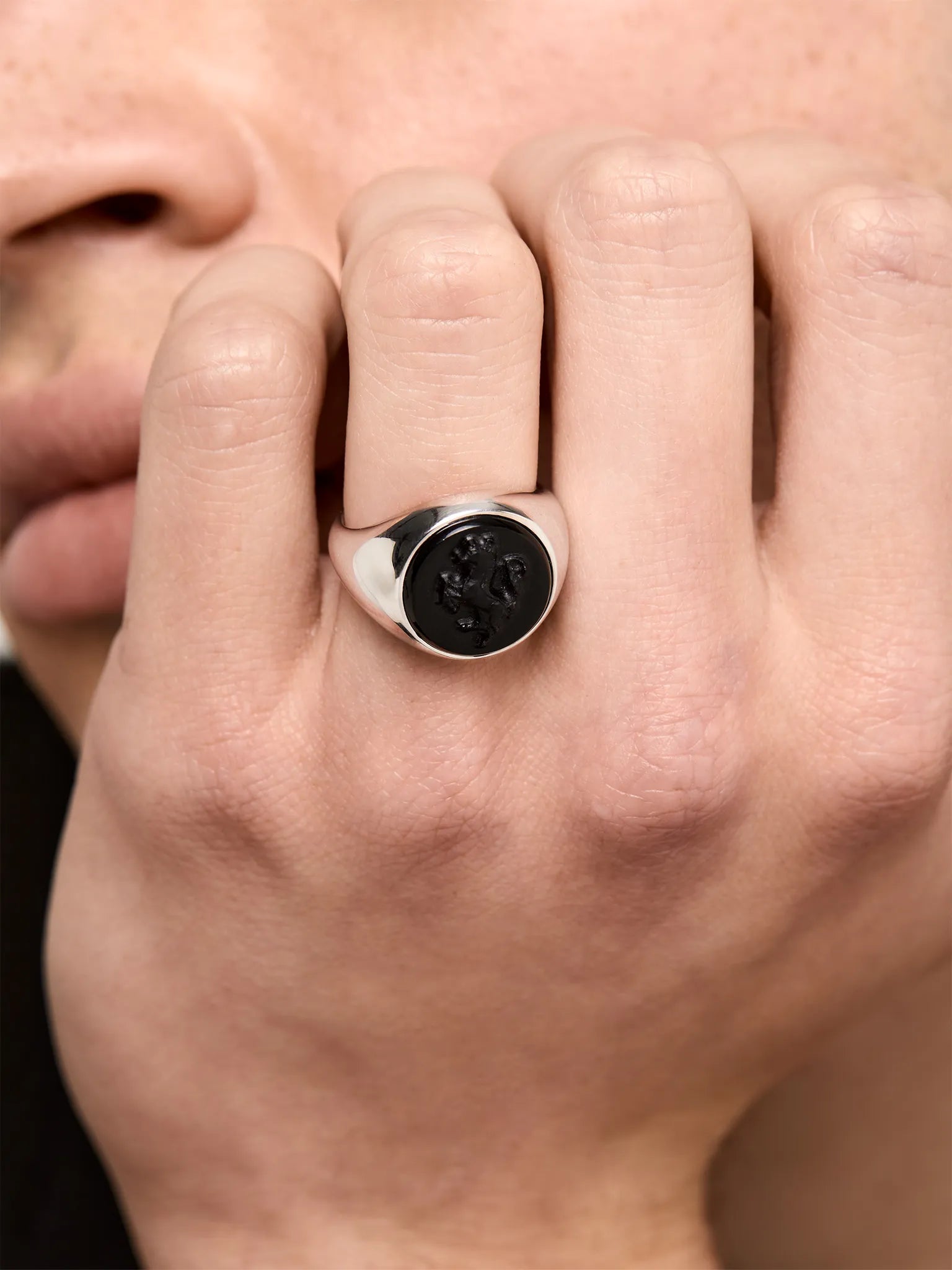 Carved Stallion Onyx Ring — фото 4