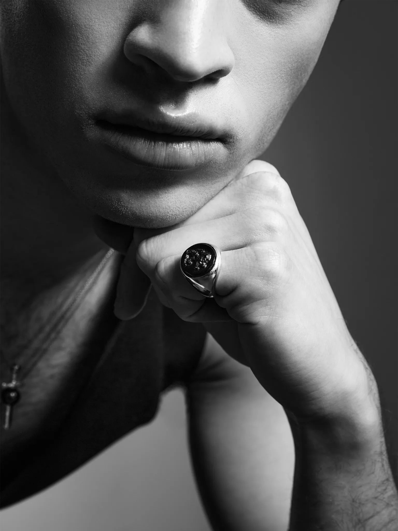 Carved Lion Onyx Ring — фото 5