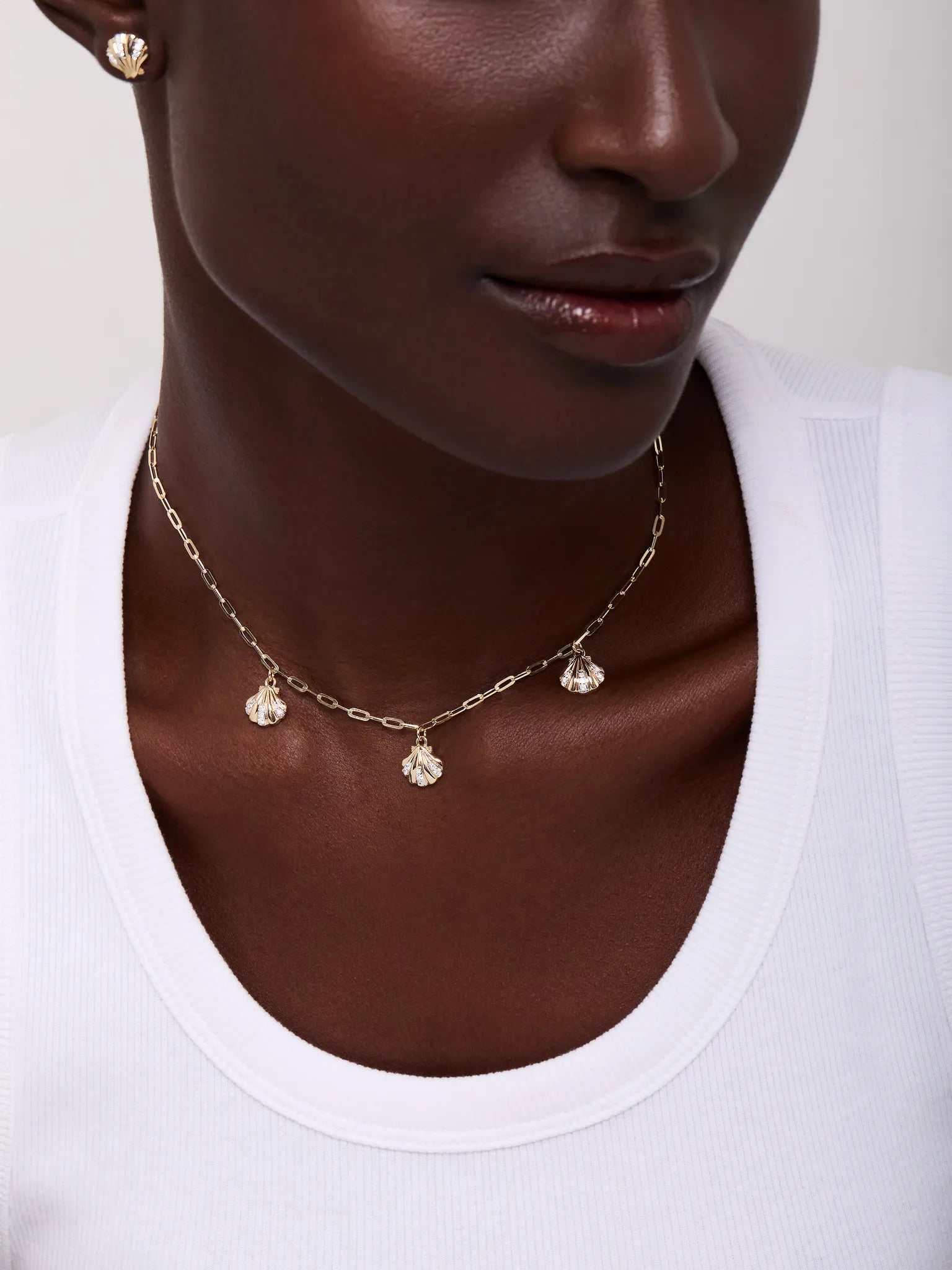 14kt 3 Petite Venus Shell Necklace — фото 3