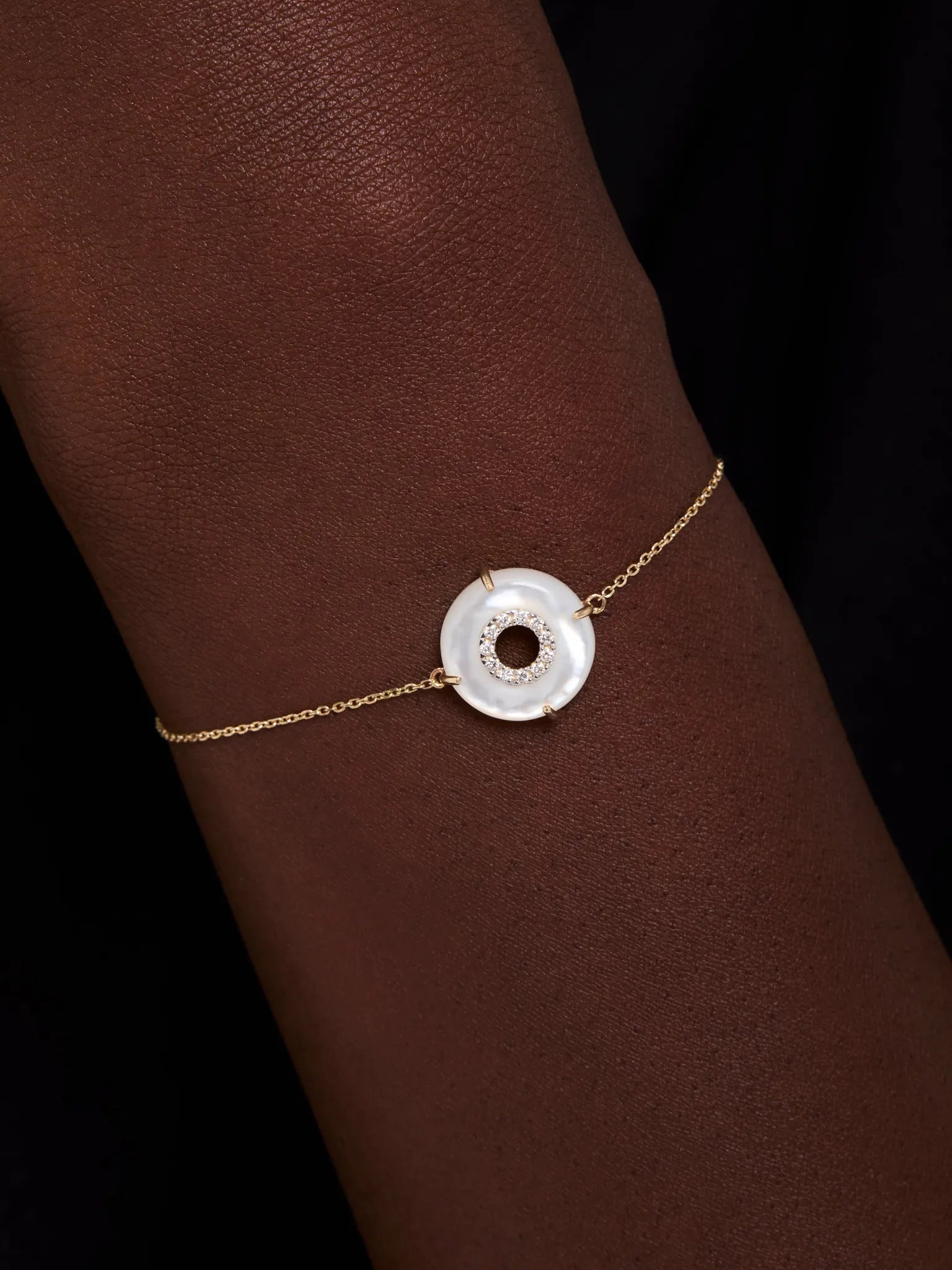 14kt Mother of Pearl Donut Diamond Inner Circle Chain Bracelet — фото 2