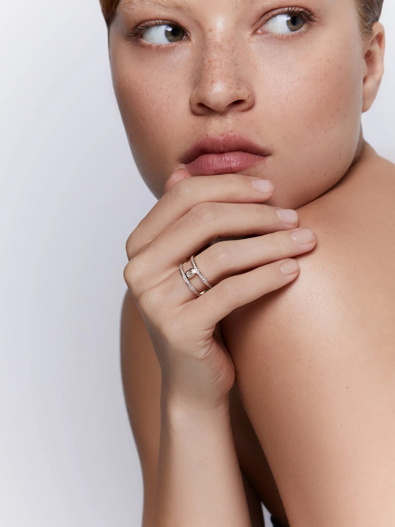 14kt La Barre Double Bar Emerald Cut Diamond Ring — фото 2