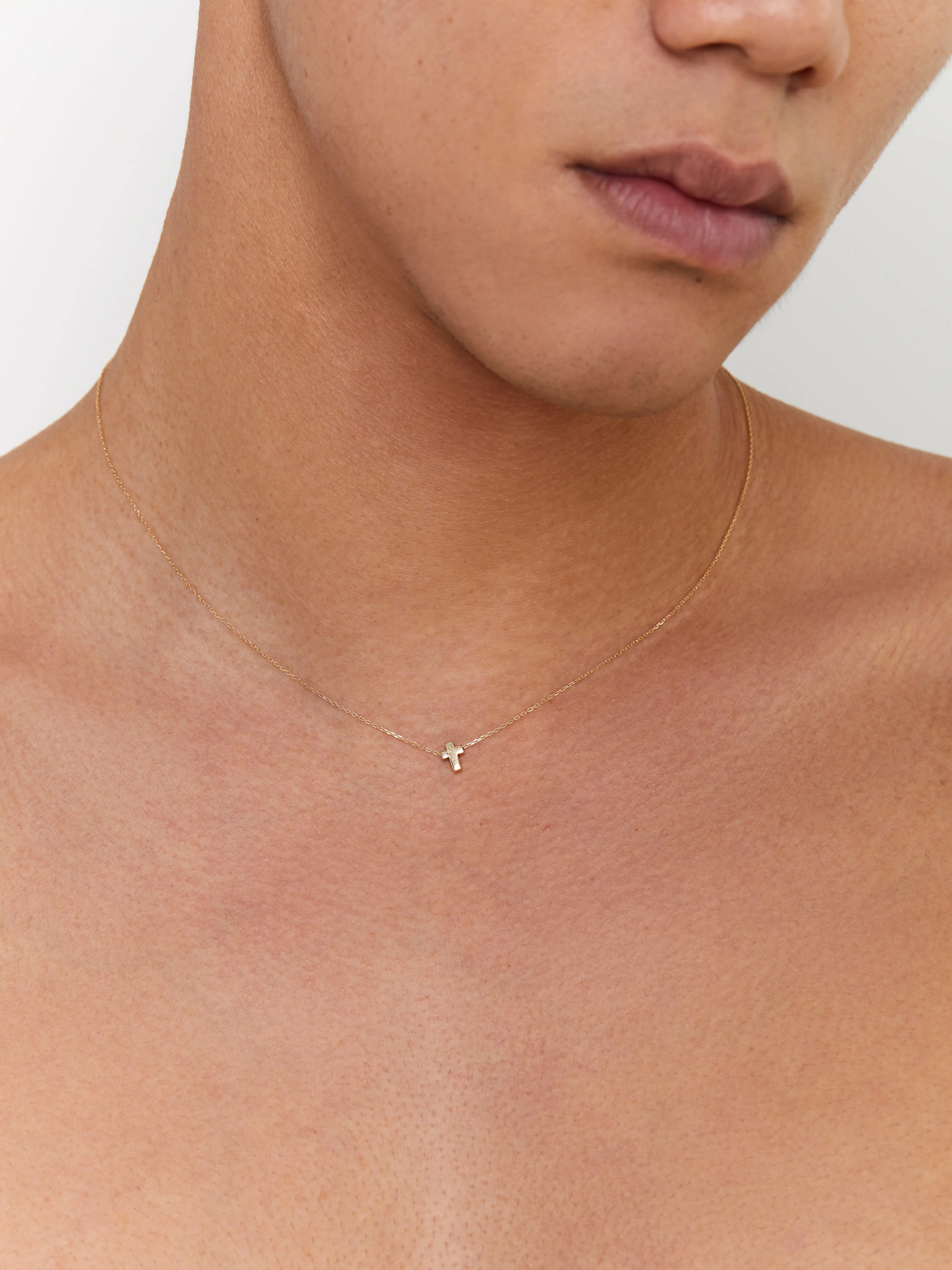 14kt Suspended Cross Necklace — фото 6