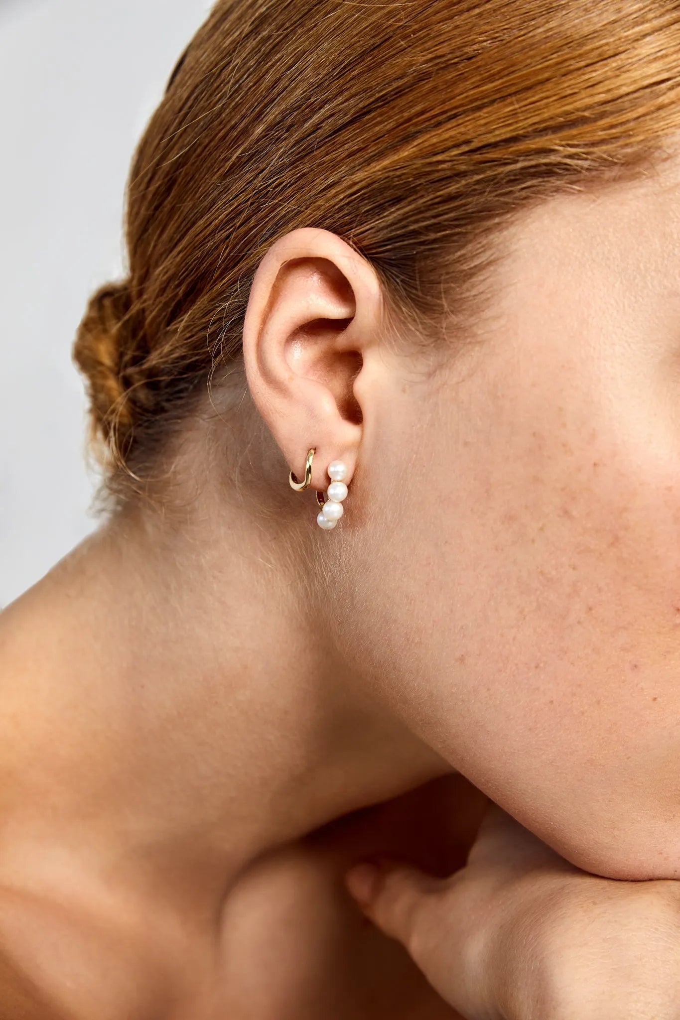 14kt 4 Point Pearl Hoops — фото 2