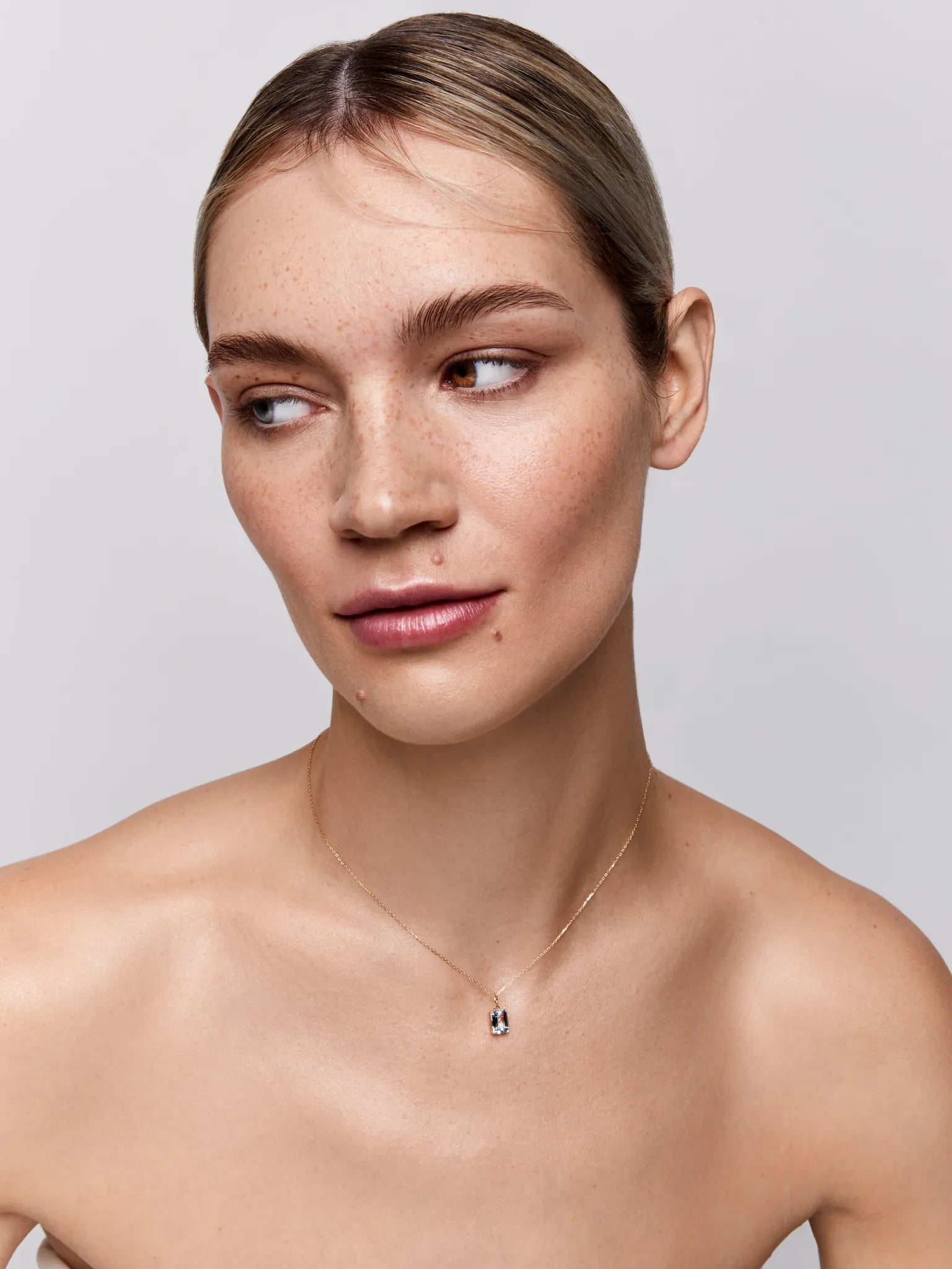 14kt Emerald Cut Blue Topaz Necklace — фото 2