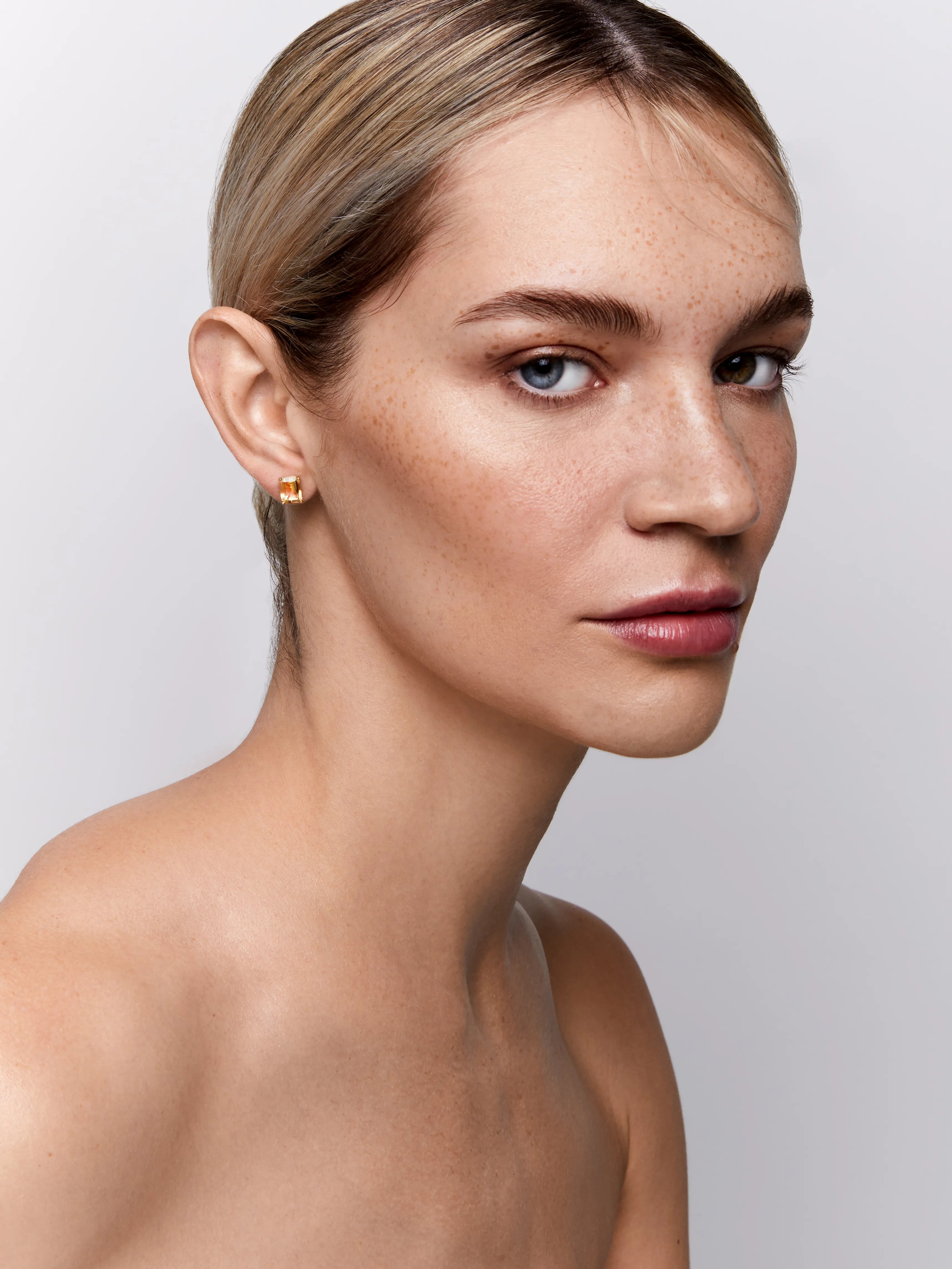 14kt Citrine Studs — фото 2