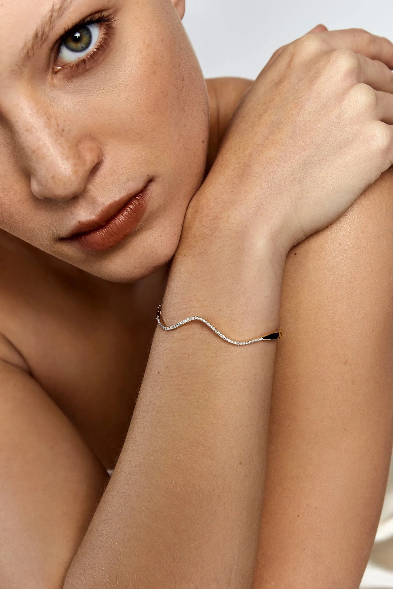 14kt Diamond Wave Bracelet — фото 2