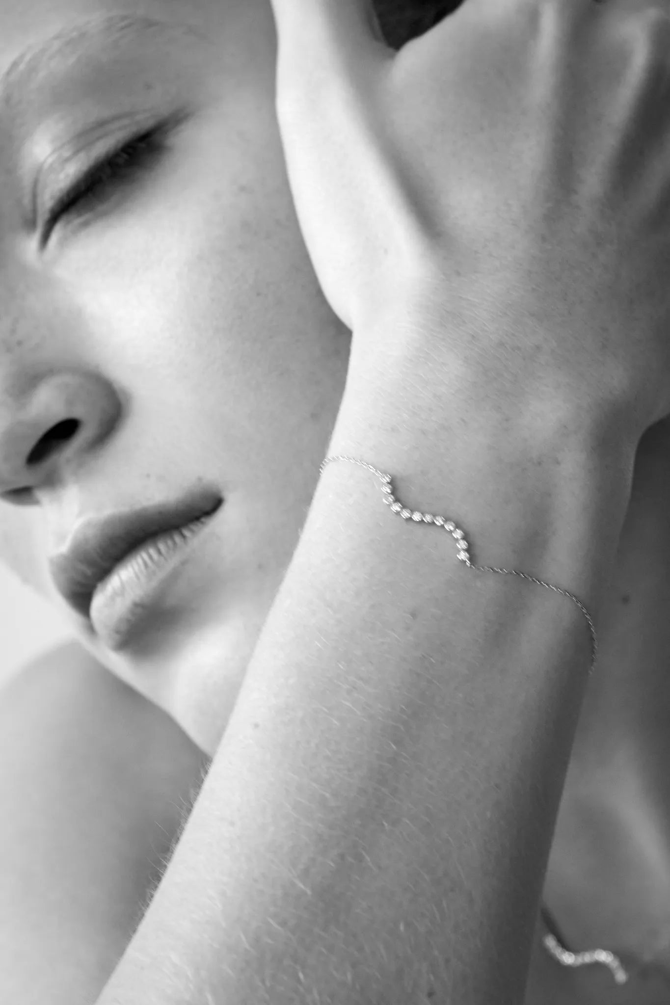 14kt Diamond Bezel Wave Bracelet — фото 3