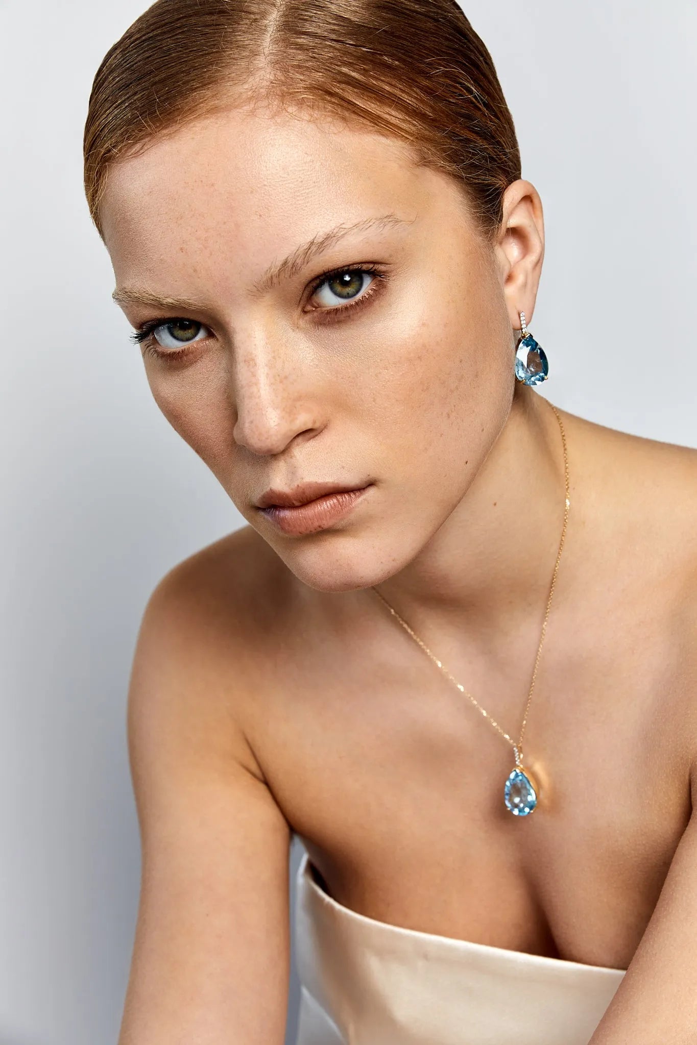 14kt Swiss Blue Topaz Pear drop earrings — фото 3