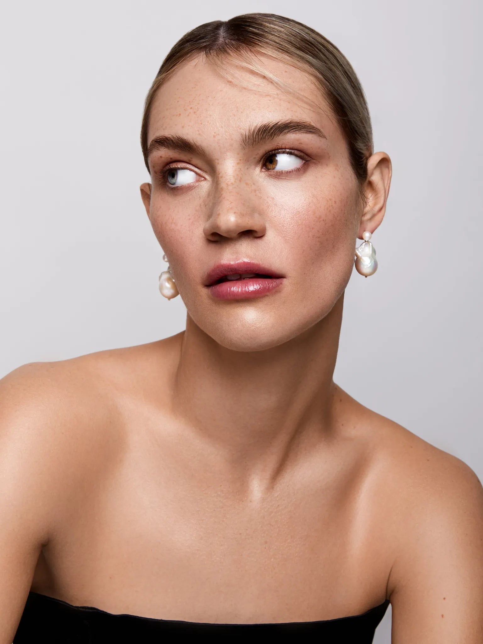 Duality Pearl Drop Earrings — фото 3