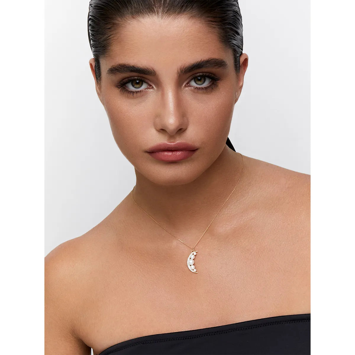 14kt Gold Pearl Crescent Moon Necklace — фото 2