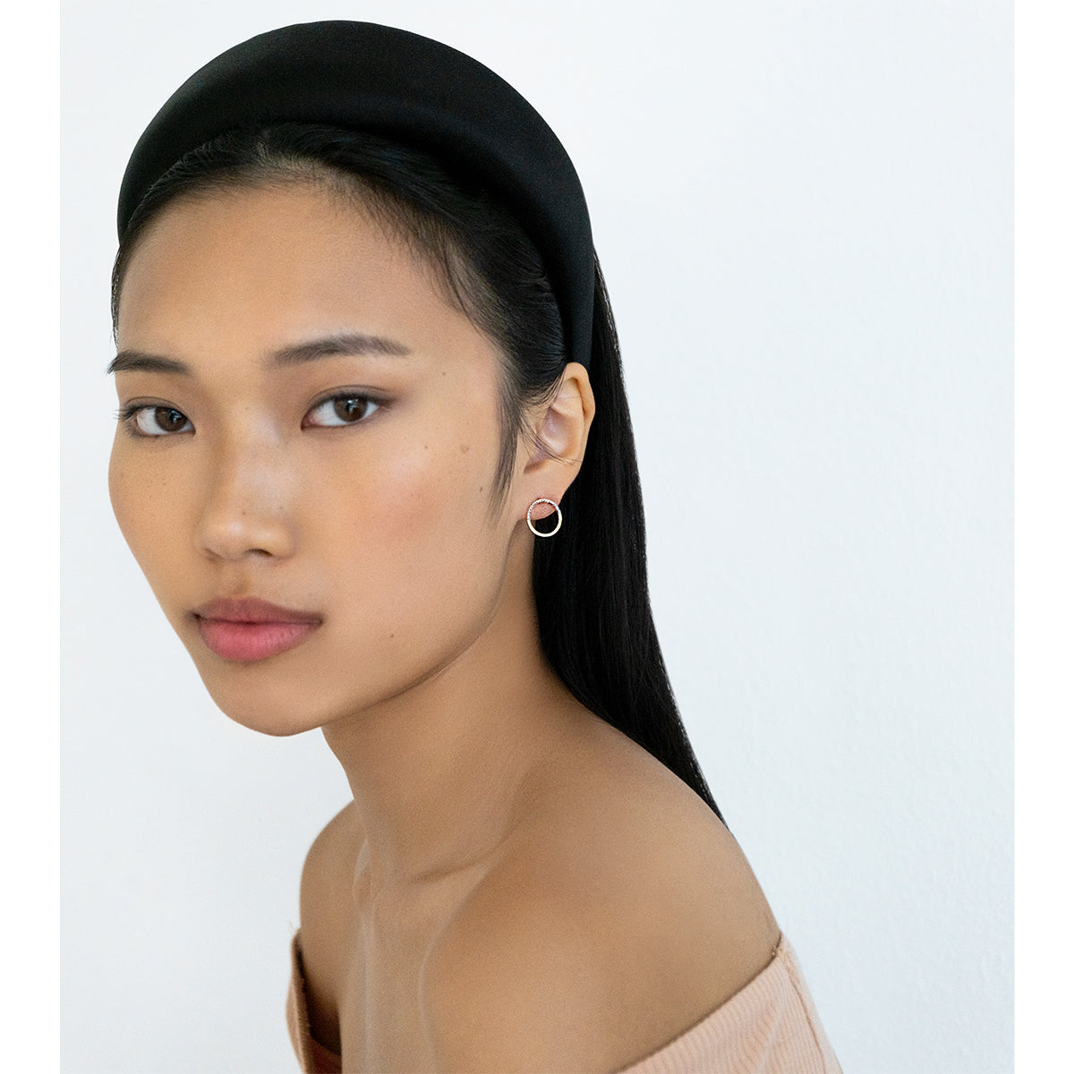 14kt Gold Medium Halfmoon Hoops — фото 2