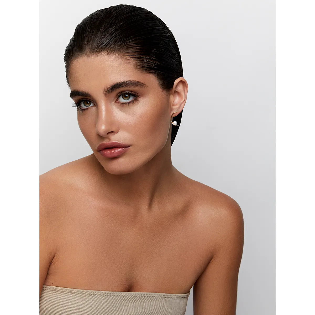 14kt Gold Half Moon Pearl Earring — фото 3