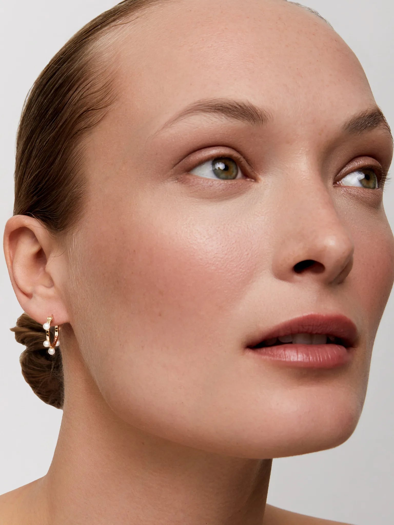 14kt Small Pearl Dot Hoops — фото 2
