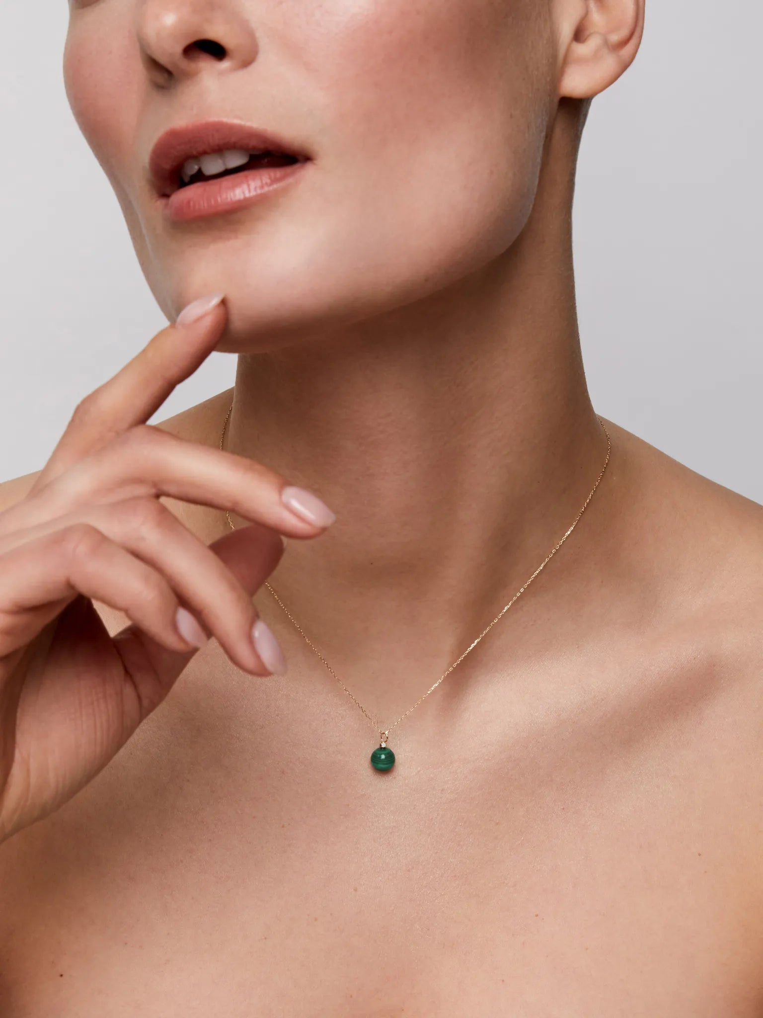 14kt Gold Malachite and Diamond Dot Necklace — фото 2