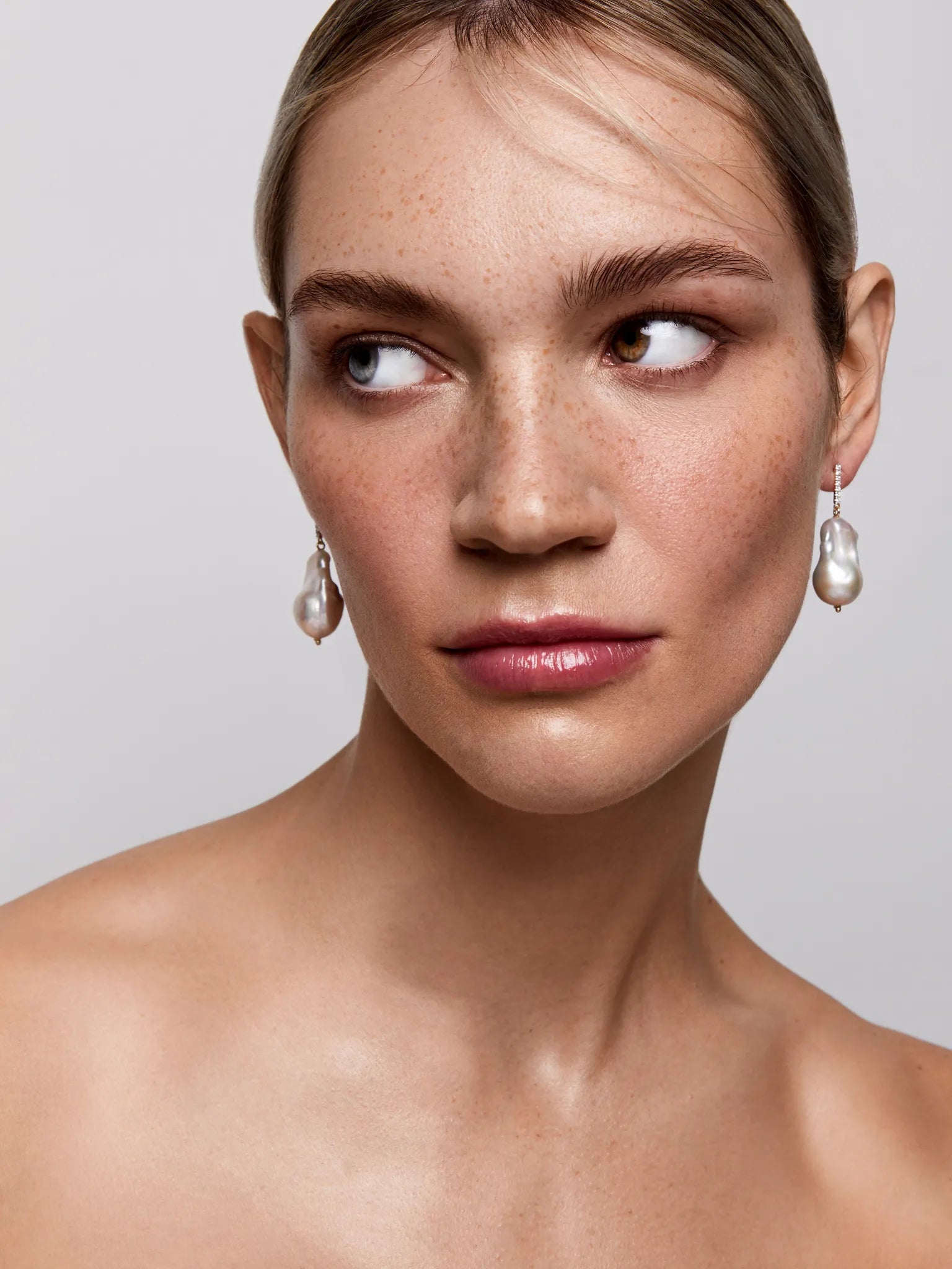14kt Diamond Bar Baroque Pearl Earrings — фото 2