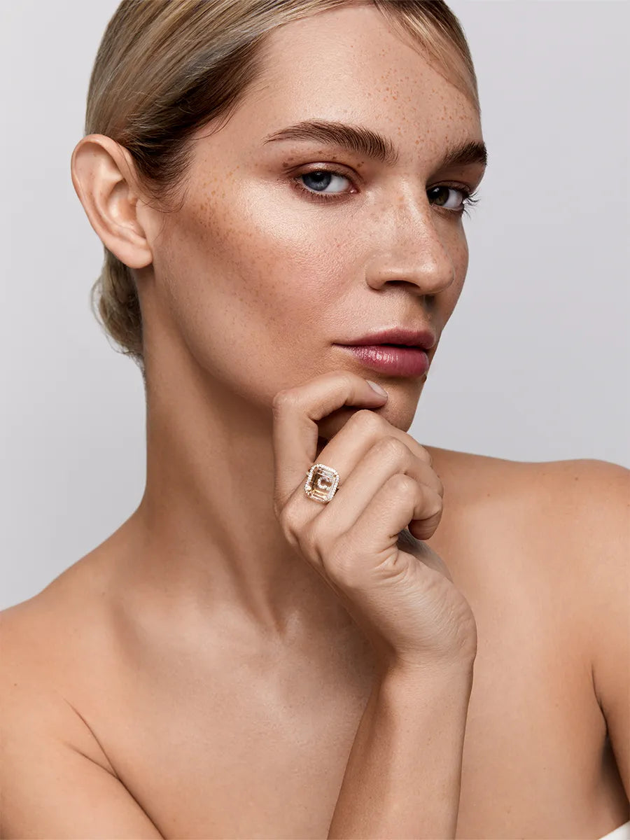 14kt Diamond Frame Secret Initial Ring — фото 2