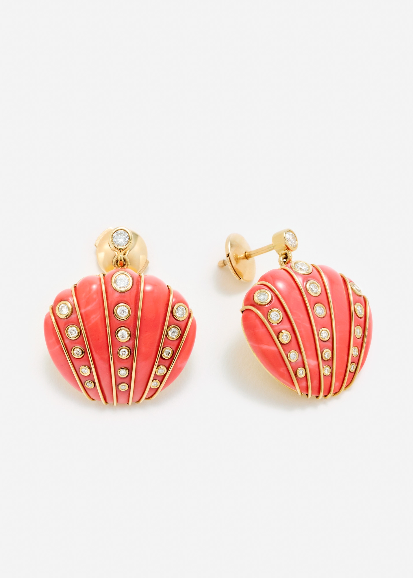PAIRE DE BOUCLES D’OREILLE COQUILLAGE CORAIL OR JAUNE — фото 1