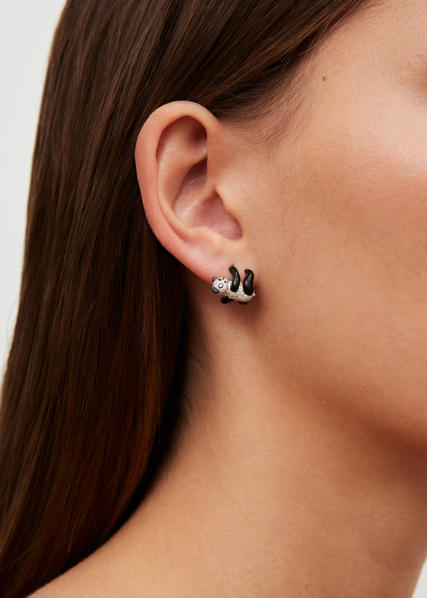 PAIRE DE BOUCLES D’OREILLE PANDA DIAMANTS OR BLANC — фото 3