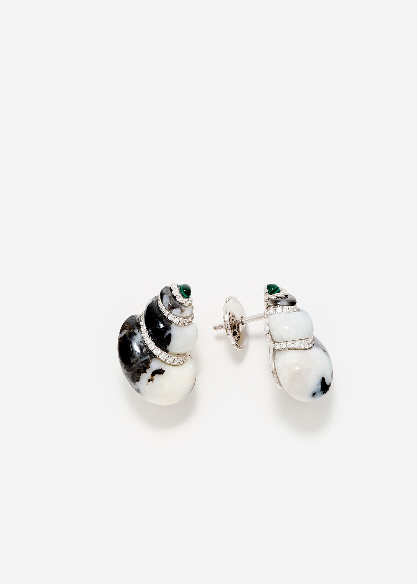 PAIRE DE MINI BOUCLES D’OREILLE COQUILLAGE ZÈBRE OR BLANC — фото 1