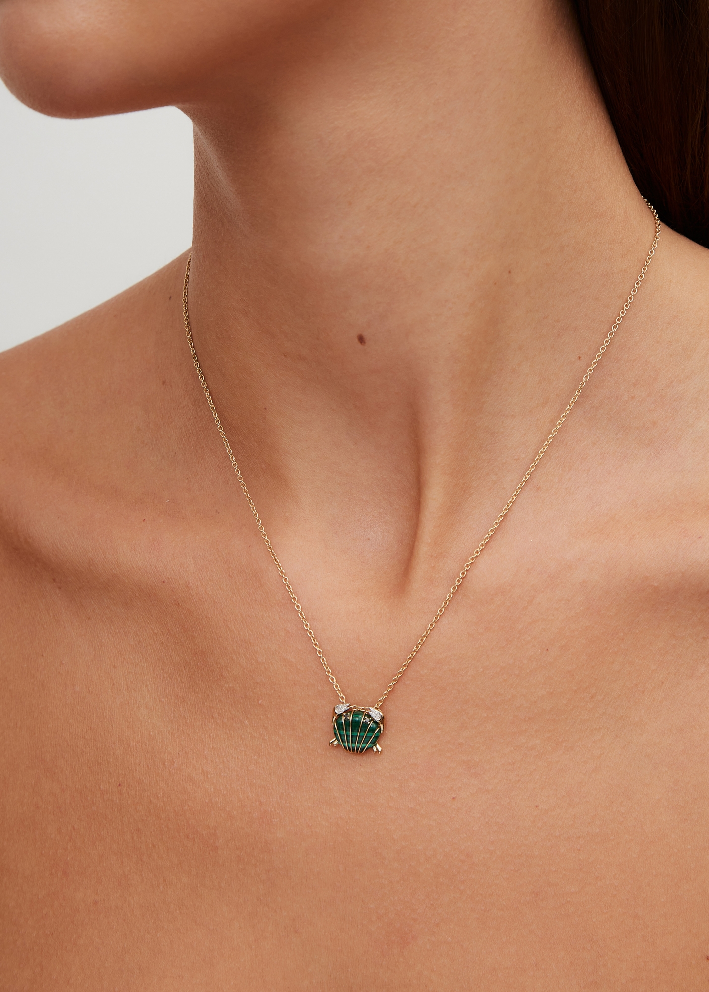 PENDENTIF MINI CRABE COQUILLAGE MALACHITE OR JAUNE — фото 2