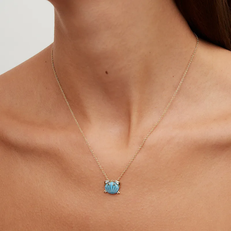 PENDENTIF MINI CRABE COQUILLAGE TURQUOISE OR JAUNE