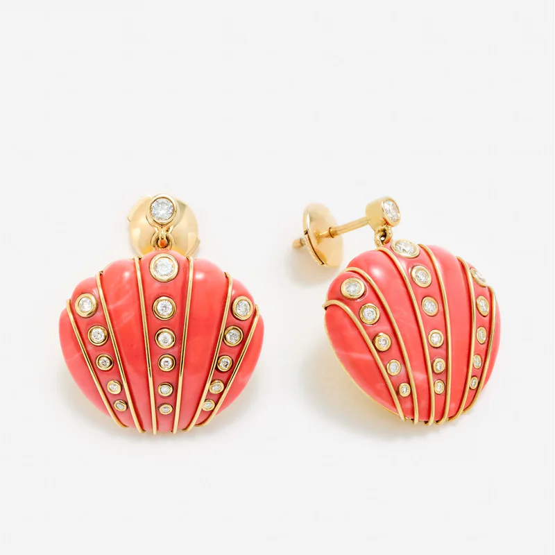 PAIRE DE BOUCLES D’OREILLE COQUILLAGE CORAIL OR JAUNE