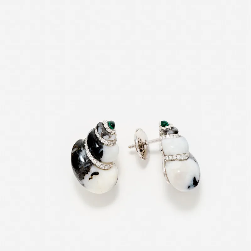 PAIRE DE MINI BOUCLES D’OREILLE COQUILLAGE ZÈBRE OR BLANC