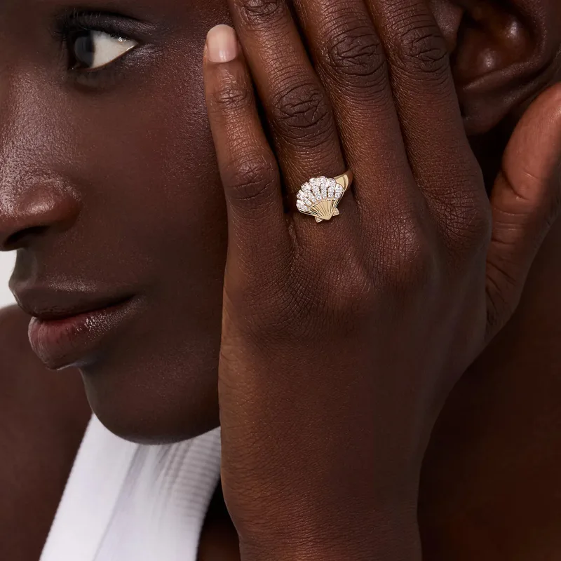 14kt Diamond Venus Signet Ring