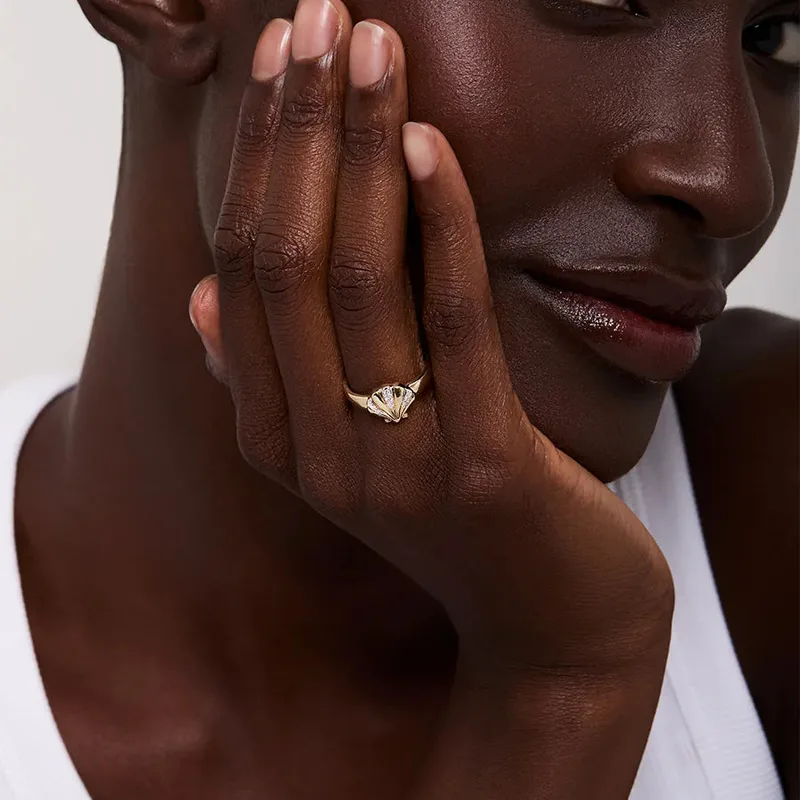 14kt Petite Venus Signet Ring