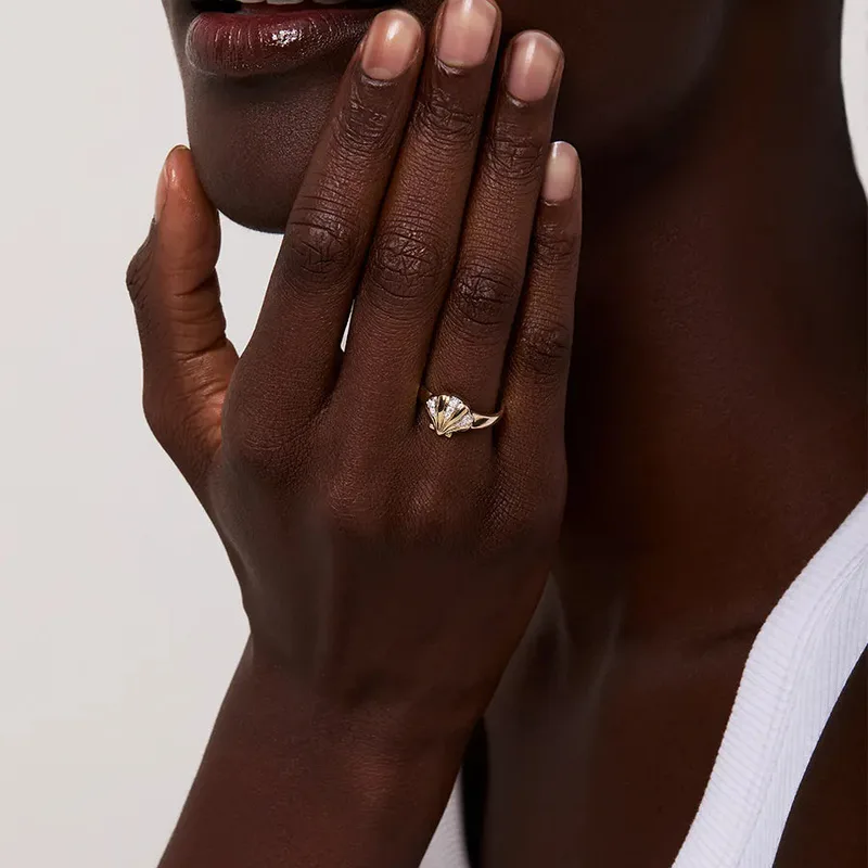 14kt Petite Venus Signet Ring