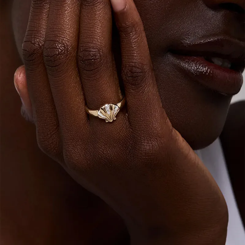 14kt Petite Venus Signet Ring