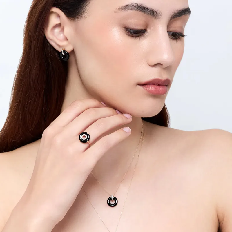14kt Onyx Donut Necklace