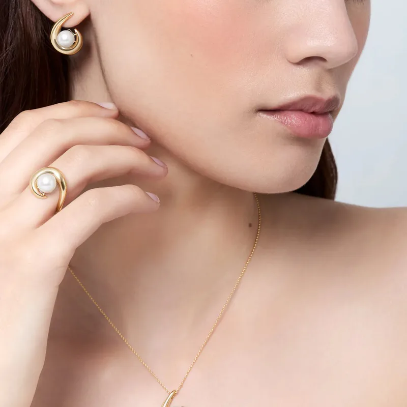 14kt Pearl Curl Necklace