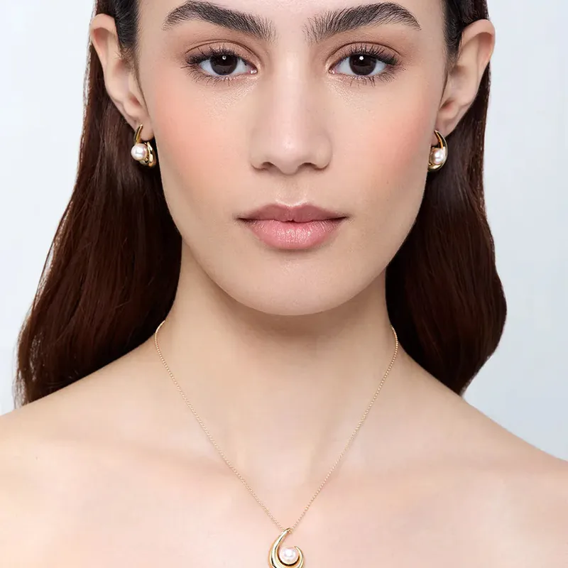 14kt Pearl Curl Necklace