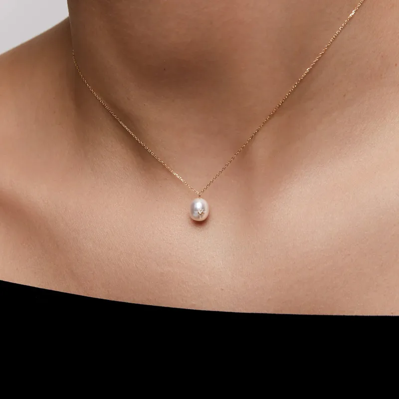 14kt Diamond Studded Baroque Pearl Necklace