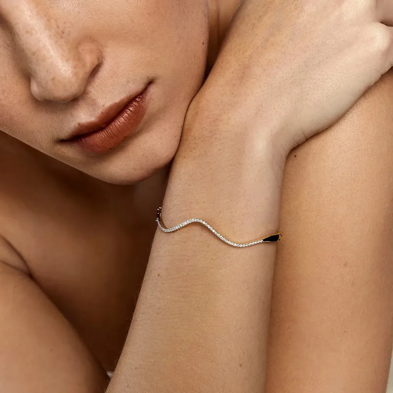 14kt Diamond Wave Bracelet