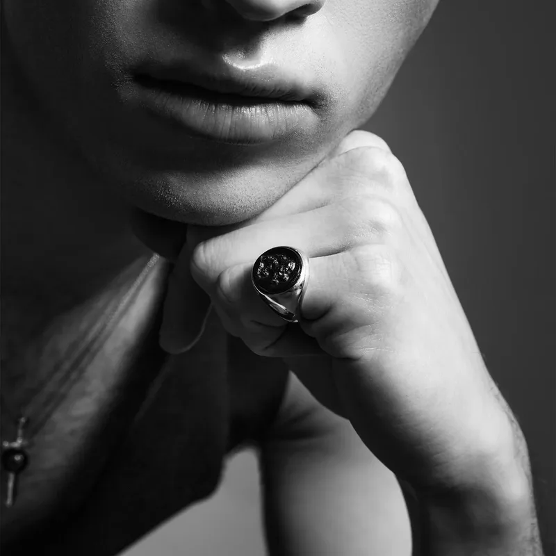 Carved Lion Onyx Ring